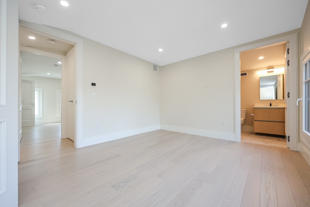 4 bed, 4+ bath apartment for rent at 116 Columbia St Unit 2, North Brookline — photo 26 of 36