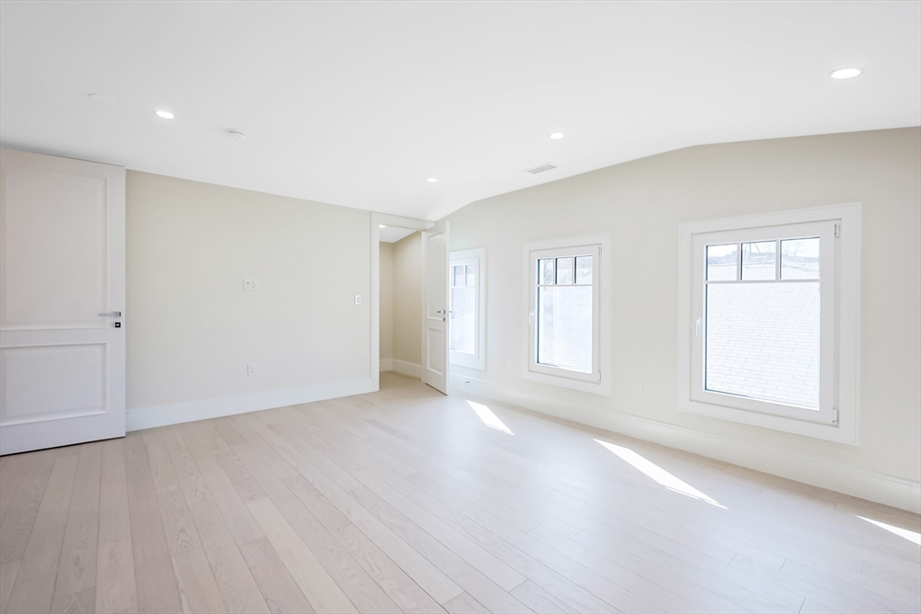 4 bed, 4+ bath apartment for rent at 116 Columbia St Unit 2, North Brookline — photo 29 of 36