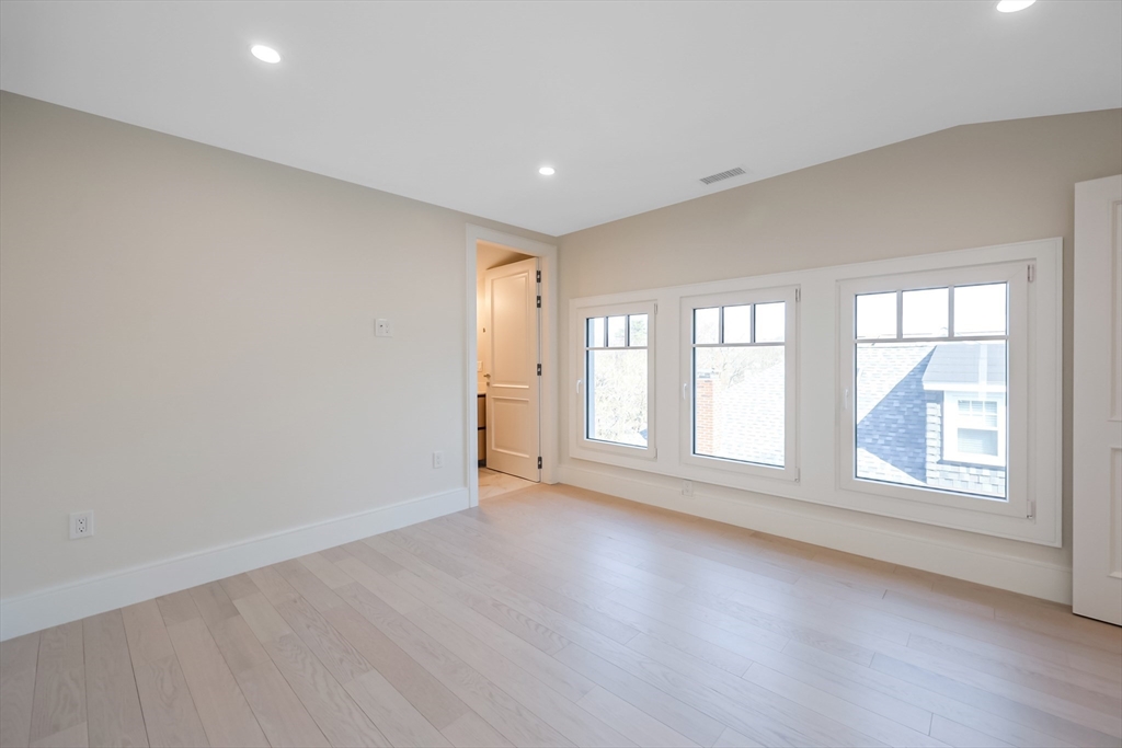 4 bed, 4+ bath apartment for rent at 116 Columbia St Unit 2, North Brookline — photo 24 of 36