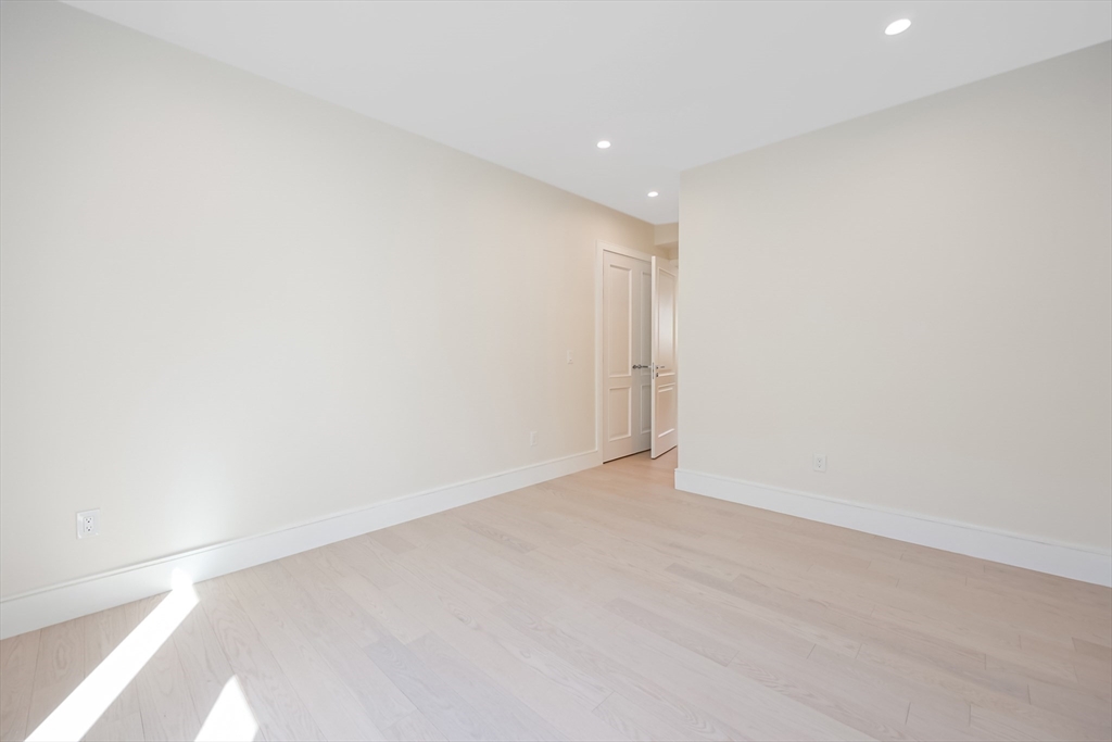 4 bed, 4+ bath apartment for rent at 116 Columbia St Unit 2, North Brookline — photo 19 of 36