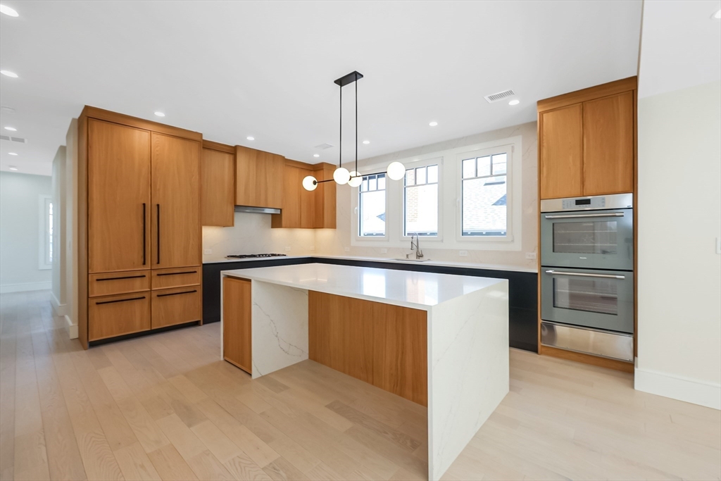 4 bed, 4+ bath apartment for rent at 116 Columbia St Unit 2, North Brookline — photo 6 of 36