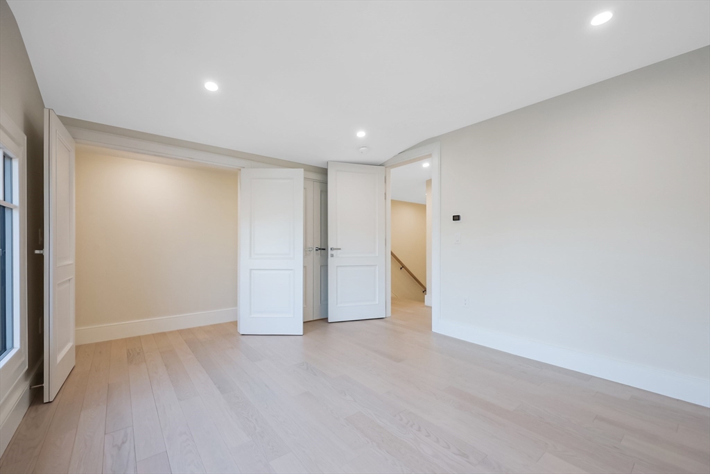 4 bed, 4+ bath apartment for rent at 116 Columbia St Unit 2, North Brookline — photo 25 of 36