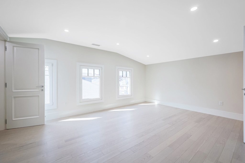 4 bed, 4+ bath apartment for rent at 116 Columbia St Unit 2, North Brookline — photo 28 of 36