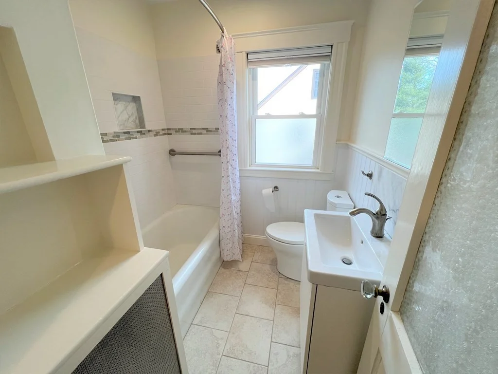 3 bed, 1 bath apartment for rent at 116 Elgin St Unit 2, Newton — photo 11 of 15