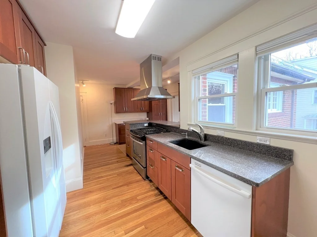 3 bed, 1 bath apartment for rent at 116 Elgin St Unit 2, Newton — photo 2 of 15