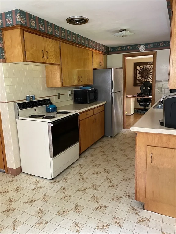 2 bed, 1 bath apartment for rent at 116 Faith Dr, East Brookfield — photo 8 of 18
