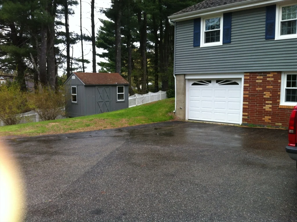 2 bed, 1 bath apartment for rent at 116 Faith Dr, East Brookfield — photo 3 of 18