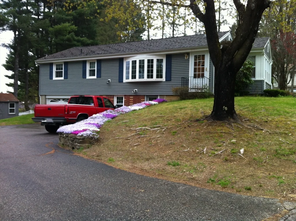 2 bed, 1 bath apartment for rent at 116 Faith Dr, East Brookfield — photo 1 of 18