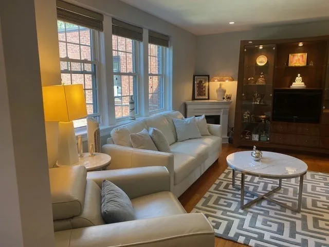 1 bed, 1 bath apartment for rent at 116 Floral St Unit 6, Newton Highlands