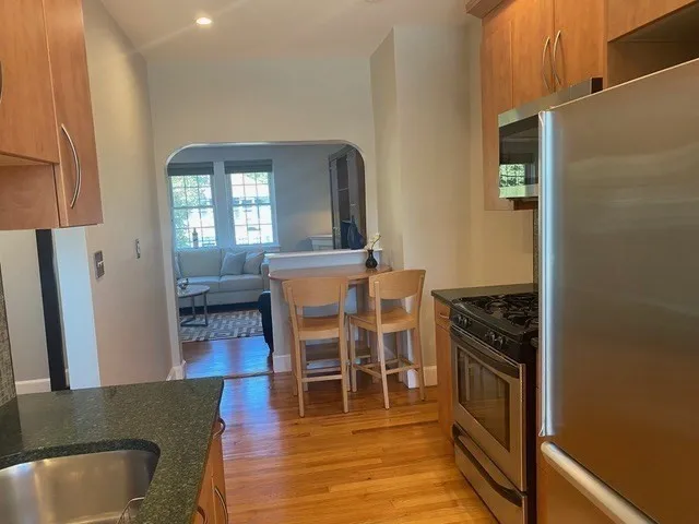 1 bed, 1 bath apartment for rent at 116 Floral St Unit 6, Newton Highlands — photo 5 of 11
