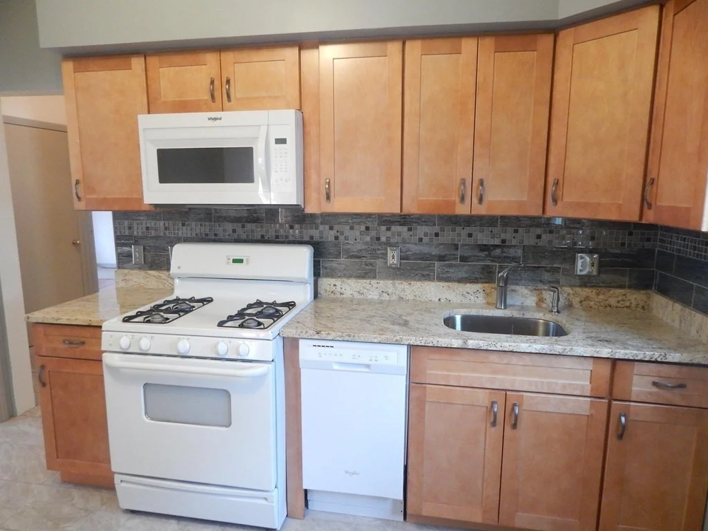 3 bed, 1 bath apartment for rent at 116 Grant Ave Unit 16, Glenwood — photo 2 of 8