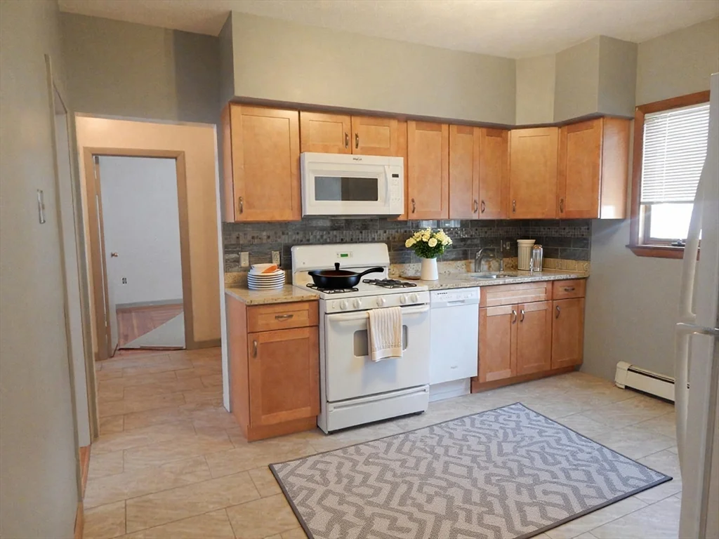 3 bed, 1 bath apartment for rent at 116 Grant Ave Unit 16, Glenwood — photo 1 of 8