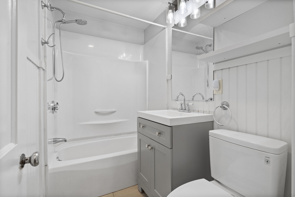 2 bed, 1 bath apartment for rent at 116 Grant St Unit 1, Framingham — photo 4 of 10
