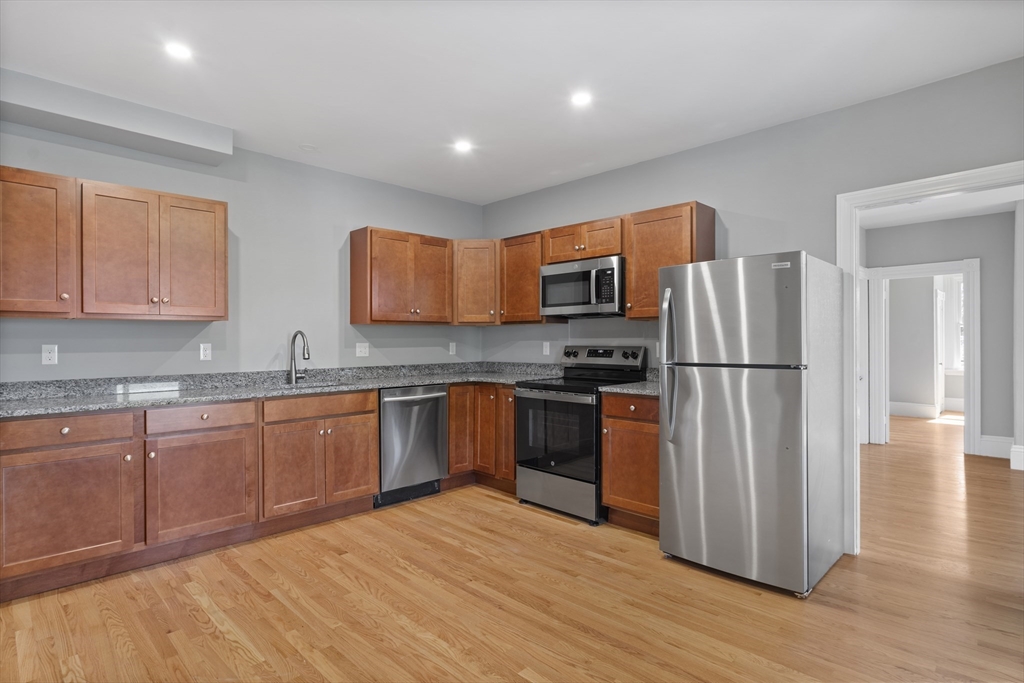 2 bed, 1 bath apartment for rent at 116 Grant St Unit 2, Framingham — photo 4 of 12