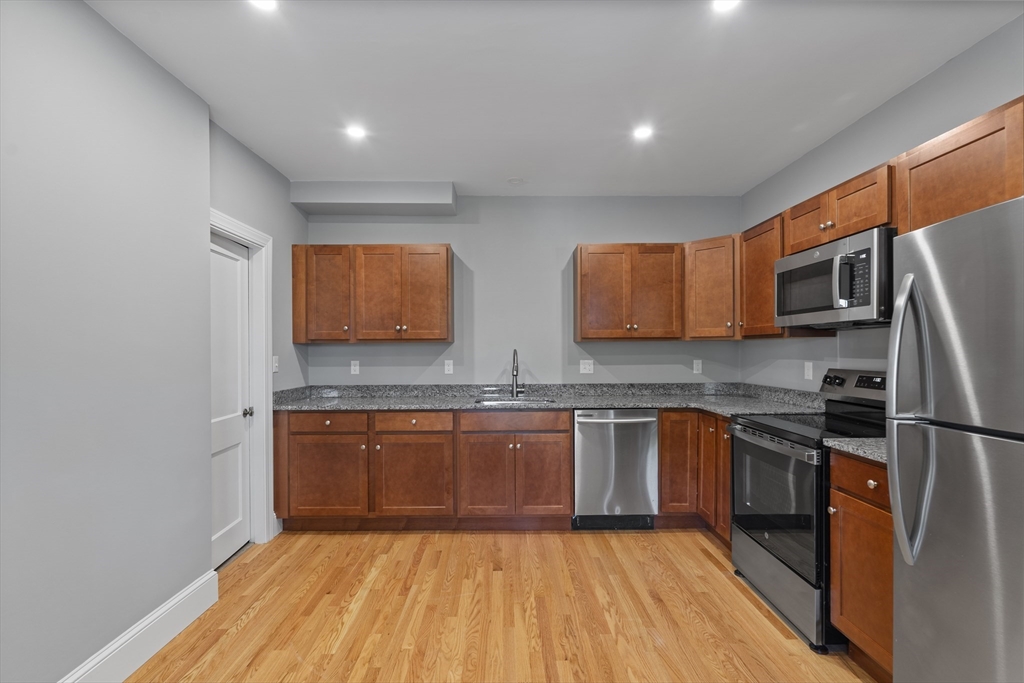 2 bed, 1 bath apartment for rent at 116 Grant St Unit 2, Framingham — photo 3 of 12