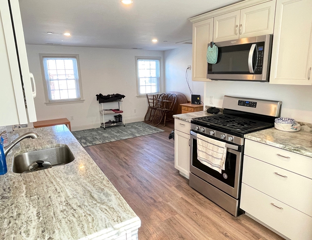 2 bed, 1 bath apartment for rent at 116 Highland Ave Unit B, Salem — photo 5 of 10