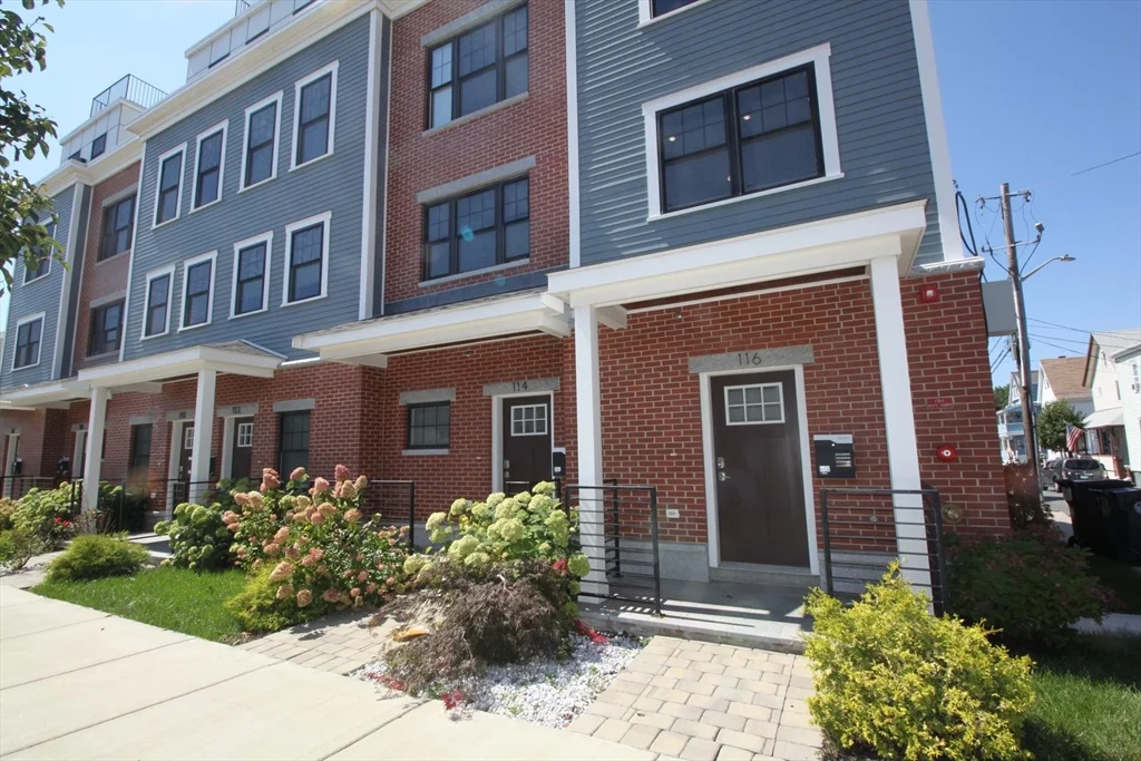 3 bed, 2 bath apartment for rent at 116 Main St Unit 116, Everett — photo 1 of 19