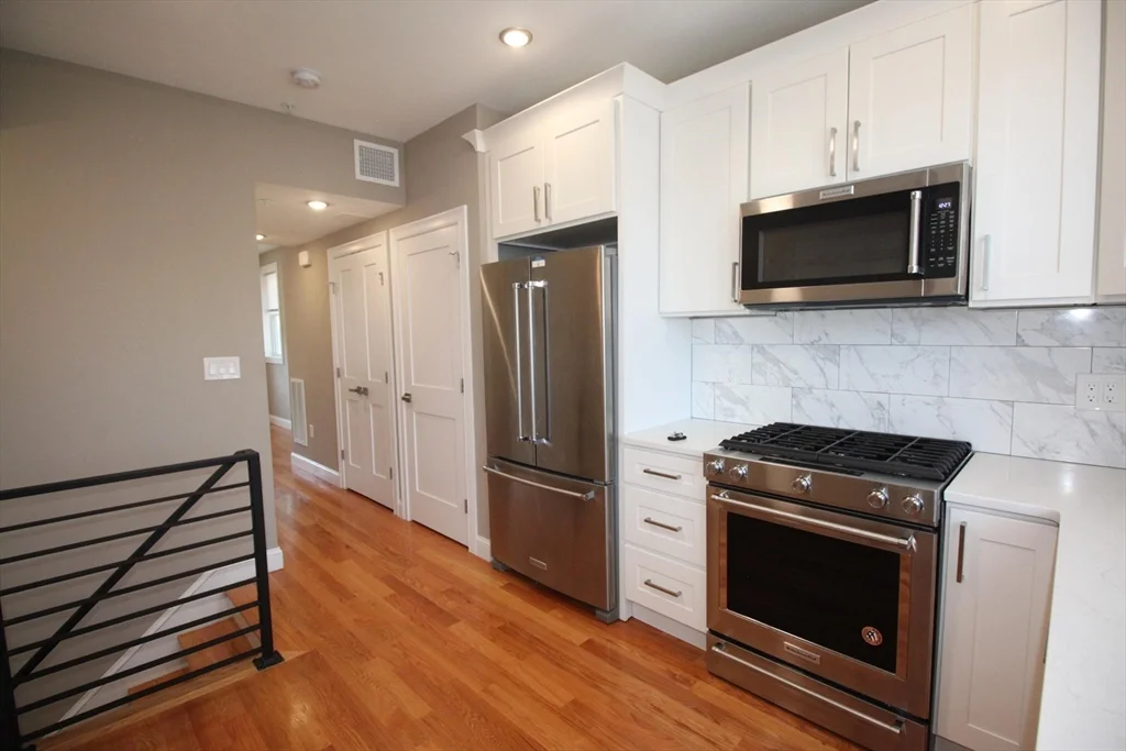 3 bed, 2 bath apartment for rent at 116 Main St Unit 116, Everett — photo 5 of 19