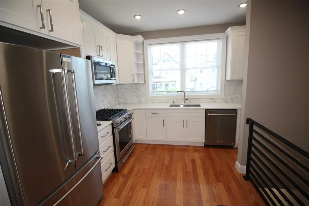 3 bed, 2 bath apartment for rent at 116 Main St Unit 116, Everett — photo 2 of 19