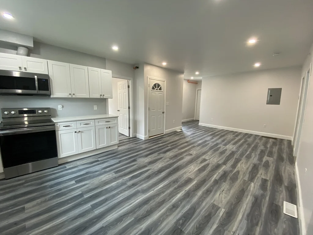 3 bed, 2 bath apartment for rent at 116 Malvern Rd Unit 1, Worcester — photo 3 of 10