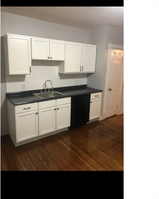 2 bed, 1 bath apartment for rent at 116 Middlesex Unit 2, Springfield — photo 2 of 4