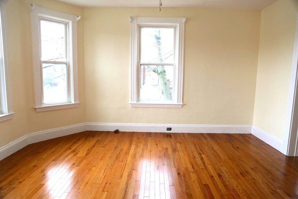 2 bed, 1 bath apartment for rent at 116 Paul Revere Rd Unit 1, Arlington Heights — photo 3 of 5