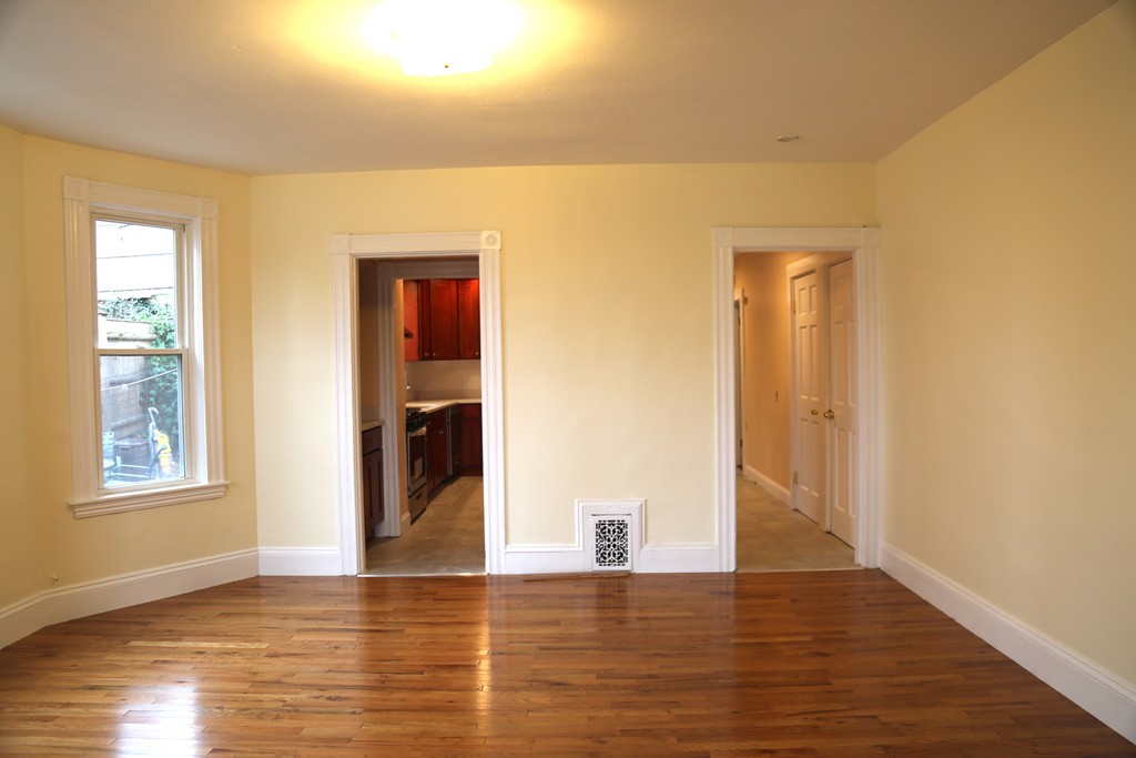 2 bed, 1 bath apartment for rent at 116 Paul Revere Rd Unit 1, Arlington Heights — photo 4 of 5