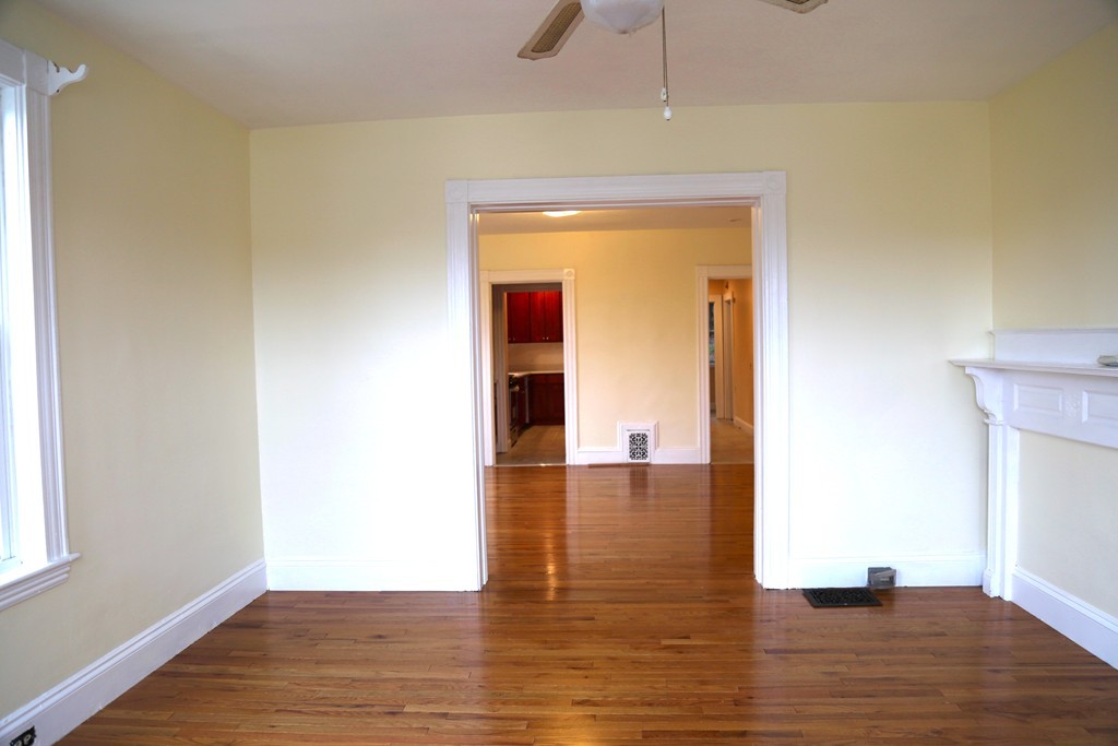 2 bed, 1 bath apartment for rent at 116 Paul Revere Rd Unit 1, Arlington Heights — photo 2 of 5