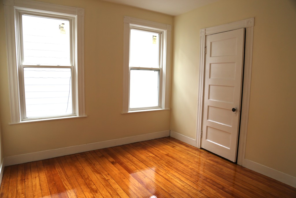2 bed, 1 bath apartment for rent at 116 Paul Revere Rd Unit 1, Arlington Heights — photo 5 of 5