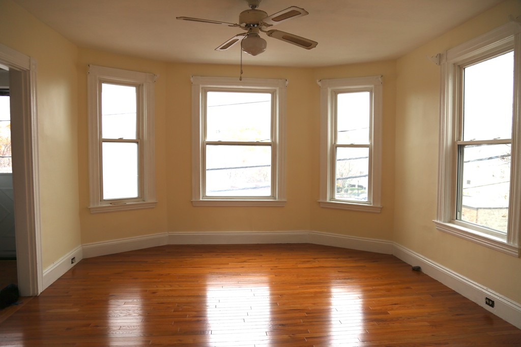 2 bed, 1 bath apartment for rent at 116 Paul Revere Rd Unit 1, Arlington Heights