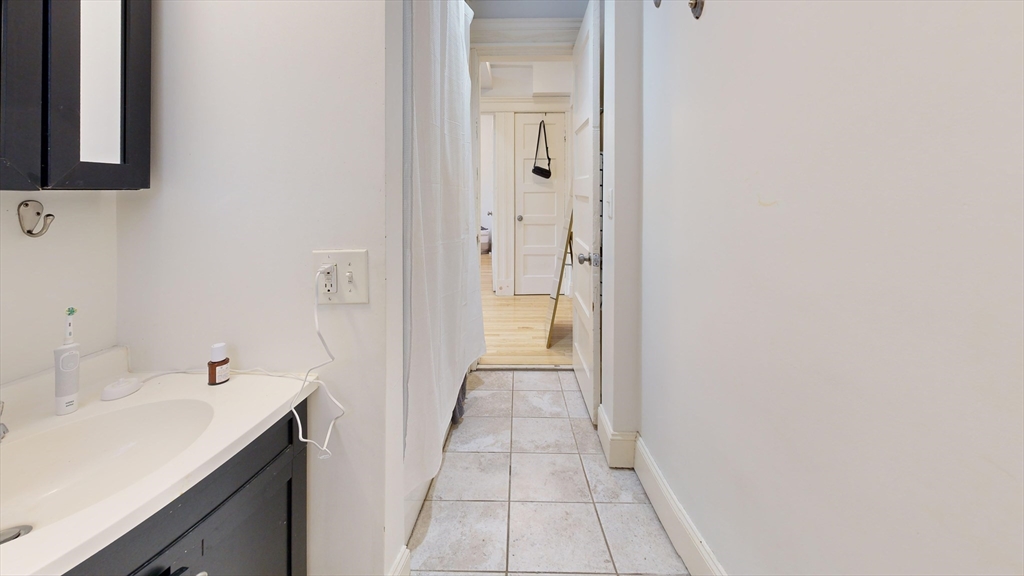 2 bed, 1 bath apartment for rent at 116 Riverway Unit 99, Longwood — photo 3 of 8