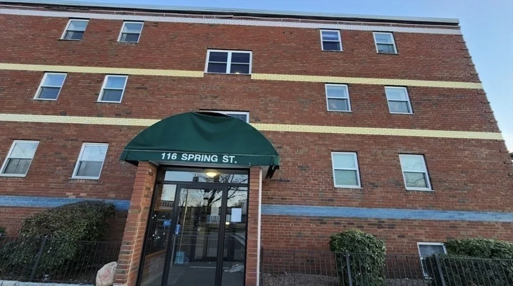 2 bed, 1 bath apartment for rent at 116 Spring St Unit D2, Boston
