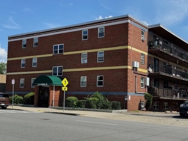 Studio bed, 1 bath apartment for rent at 116 Spring Unit B8, West Roxbury — photo 4 of 4