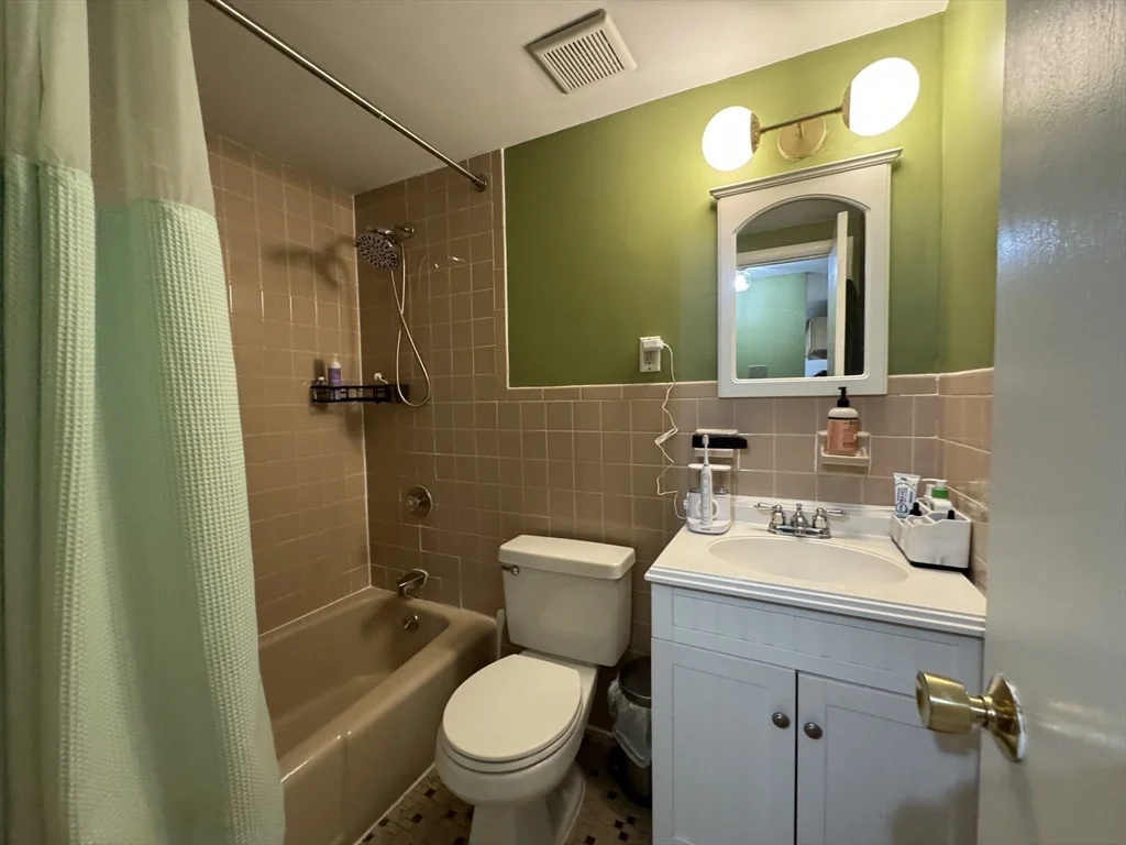 1 bed, 1 bath apartment for rent at 116 Sycamore St Unit 22, Winter Hill — photo 6 of 8