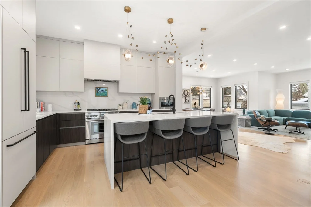 4 bed, 3 bath apartment for rent at 116 Thorndike St Unit 116, Coolidge Corner