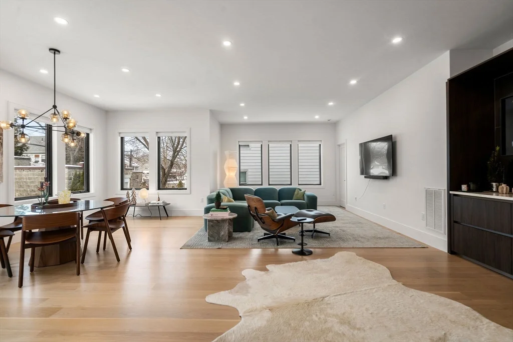 4 bed, 3 bath apartment for rent at 116 Thorndike St Unit 116, Coolidge Corner — photo 3 of 15