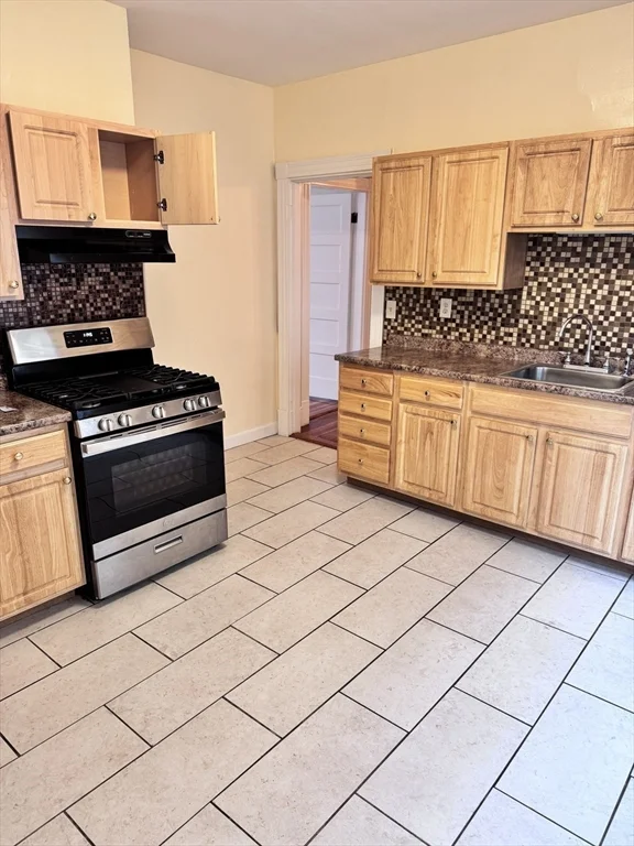 3 bed, 1 bath apartment for rent at 116 Tonawanda St Unit 1, Dorchester — photo 19 of 23