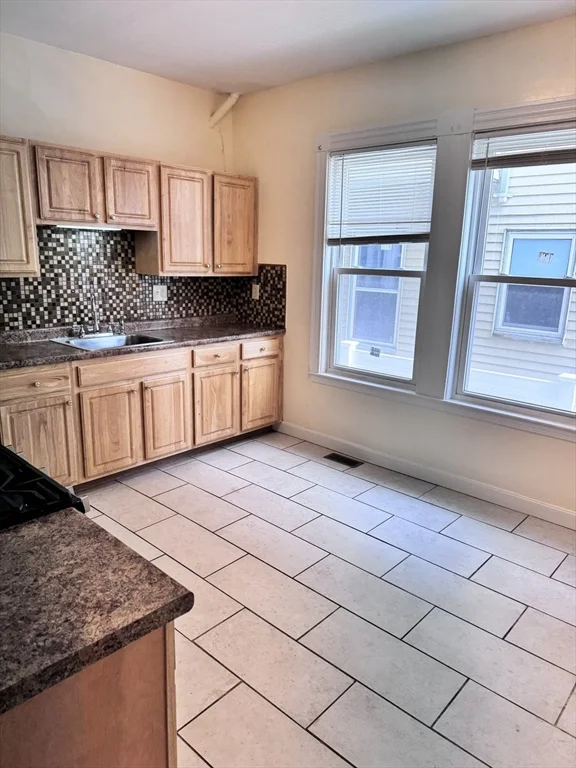 3 bed, 1 bath apartment for rent at 116 Tonawanda St Unit 1, Dorchester — photo 21 of 23