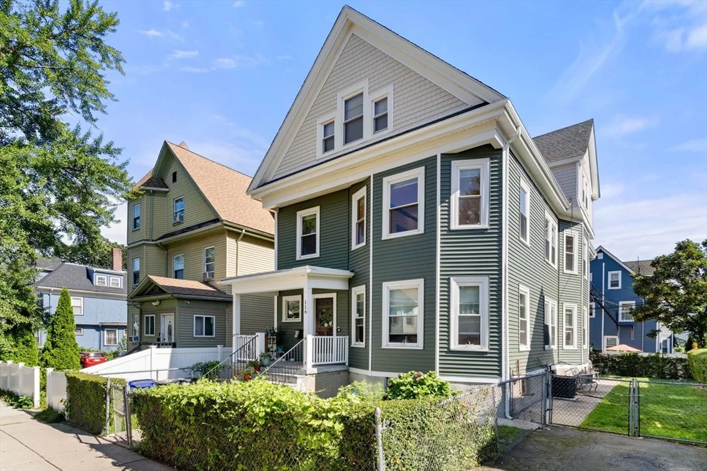 3 bed, 1 bath apartment for rent at 116 Tonawanda St Unit 1, Dorchester — photo 2 of 23