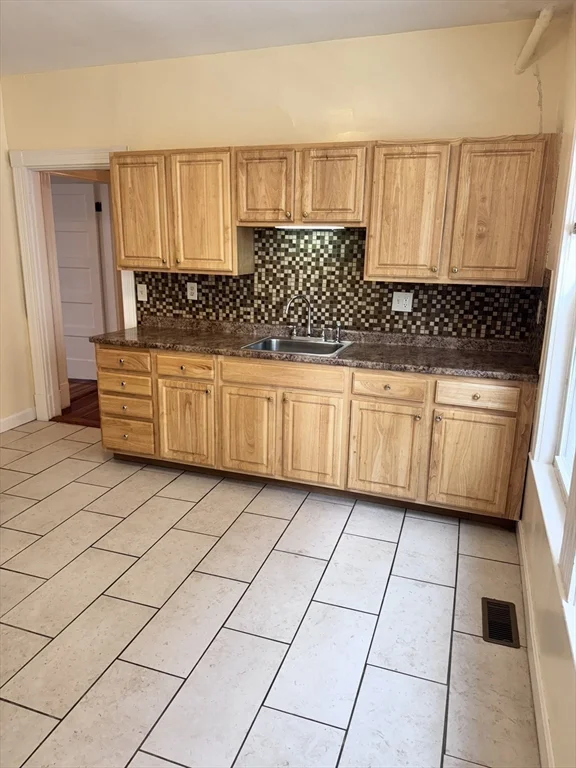 3 bed, 1 bath apartment for rent at 116 Tonawanda St Unit 1, Dorchester — photo 20 of 23