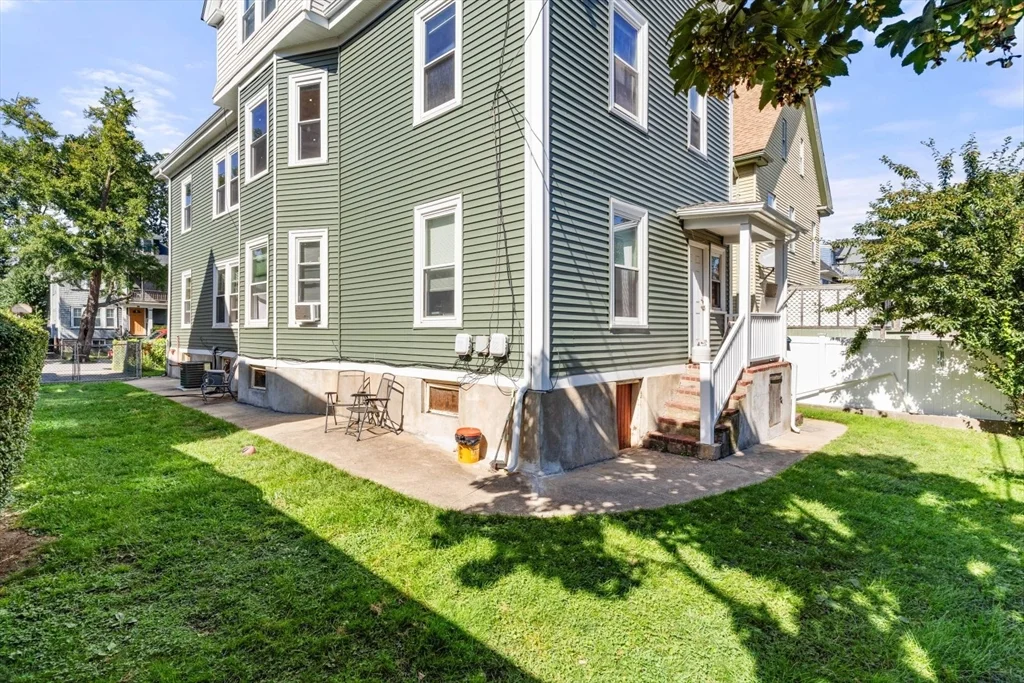 3 bed, 1 bath apartment for rent at 116 Tonawanda St Unit 1, Dorchester — photo 4 of 23