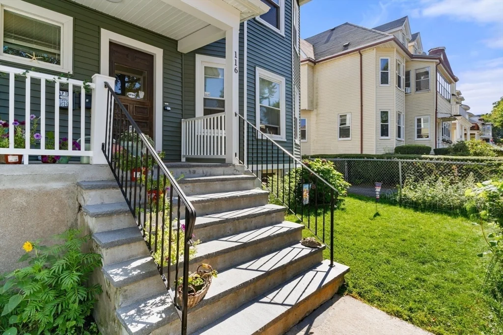 3 bed, 1 bath apartment for rent at 116 Tonawanda St Unit 1, Dorchester — photo 5 of 23