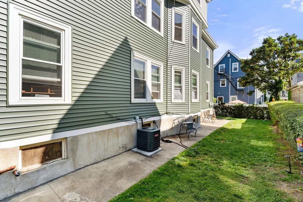 3 bed, 1 bath apartment for rent at 116 Tonawanda St Unit 1, Dorchester — photo 3 of 23