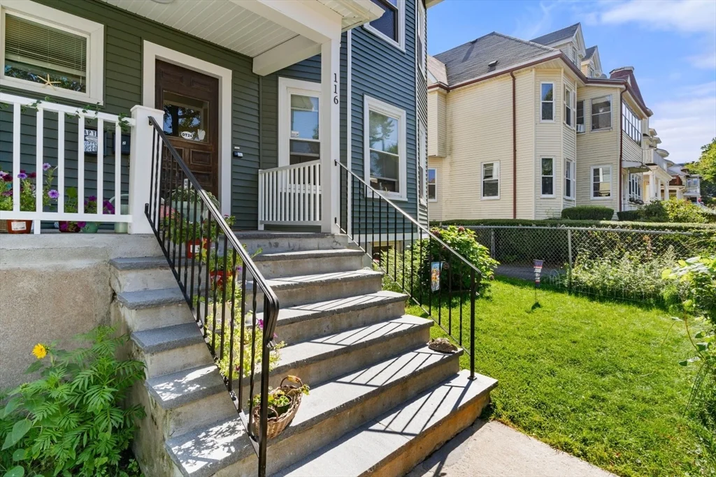 5 bed, 2 bath apartment for rent at 116 Tonawanda St Unit 2, Dorchester — photo 3 of 22