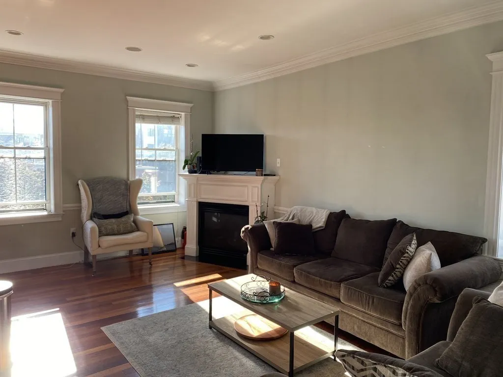 2 bed, 1 bath apartment for rent at 116 W Broadway Unit 2, South Boston — photo 4 of 18