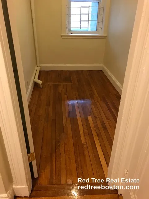 1 bed, 1 bath apartment for rent at 116 Washington St Unit 1, Brighton — photo 3 of 7