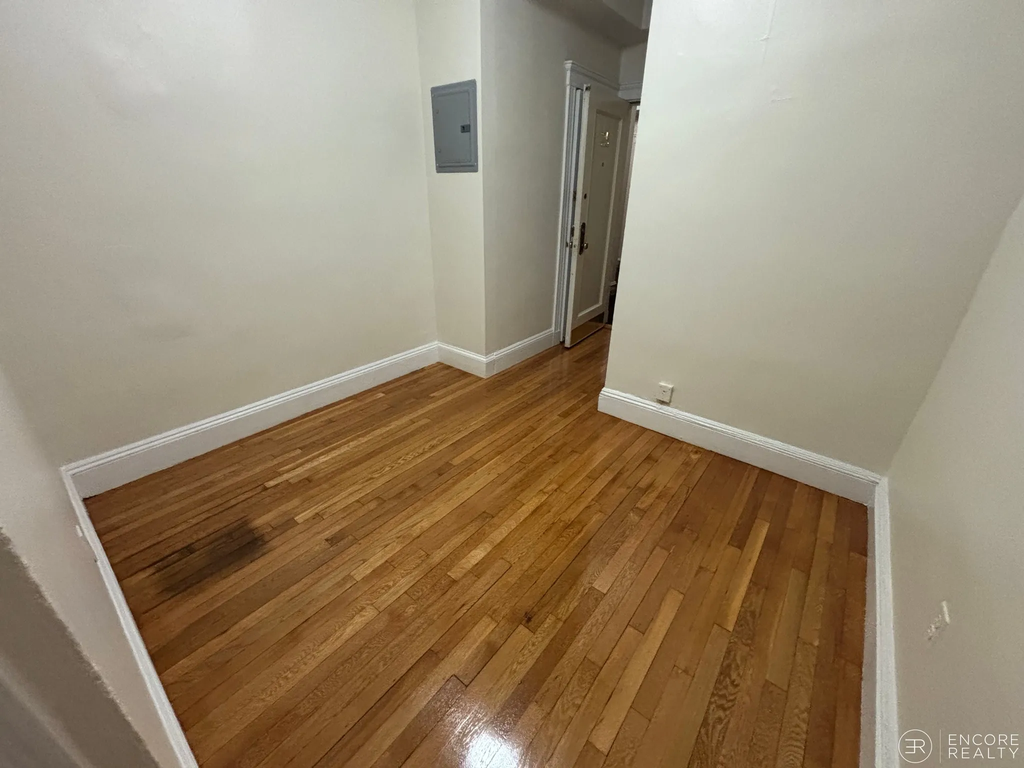 Studio bed, 1 bath apartment for rent at 116 Washington St Unit 1, Brighton — photo 3 of 10