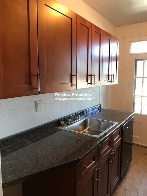Studio bed, 1 bath apartment for rent at 116 Washington St Unit 43P, Brighton — photo 4 of 9