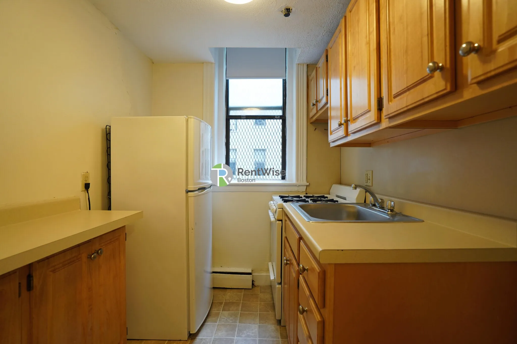 1 bed, 1 bath apartment for rent at 1160 Commonwealth Ave Unit 0C, Allston — photo 4 of 9