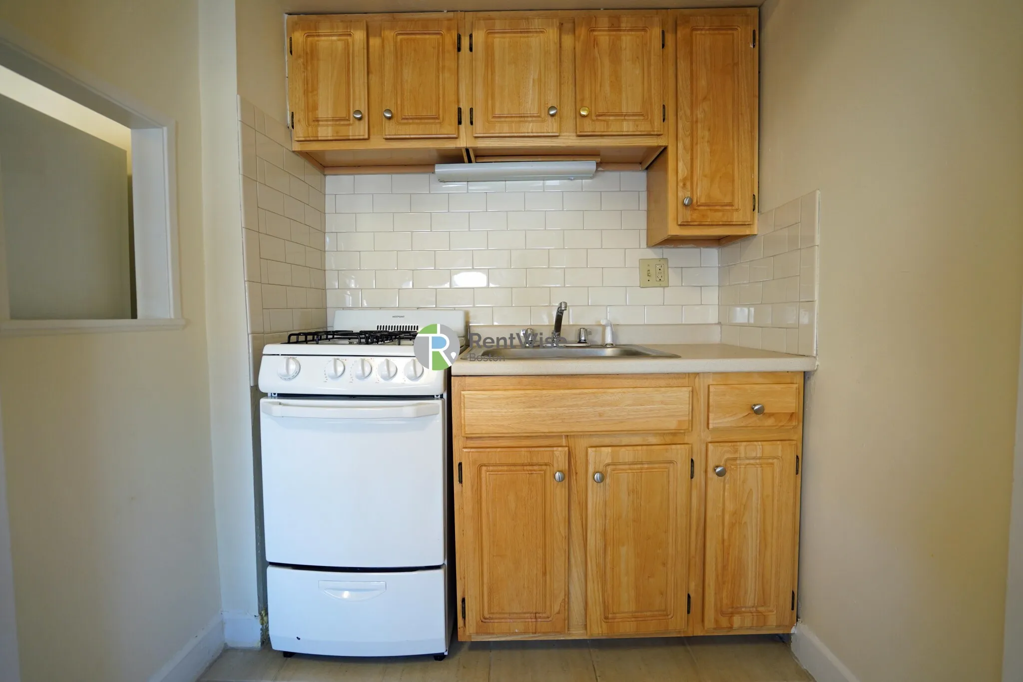 Studio bed, 1 bath apartment for rent at 1160 Commonwealth Ave Unit 12, Allston — photo 4 of 7